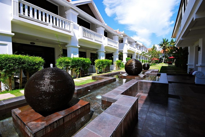 Imagen de los exteriores del Hotel Palm Grove Resort. Foto 10