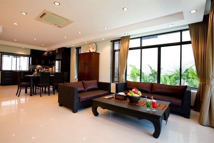 Imagen de los interiores del Hotel Palm Grove Resort. Foto 14