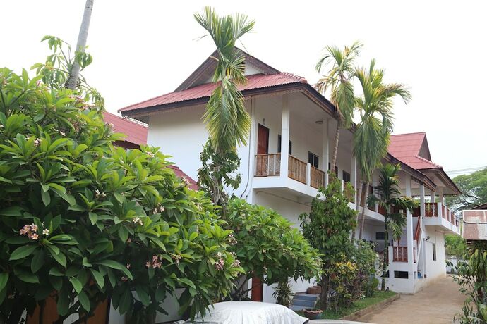 Imagen general del Hotel Palm House white building. Foto 1