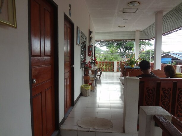 Imagen general del Hotel Palm House white building. Foto 6