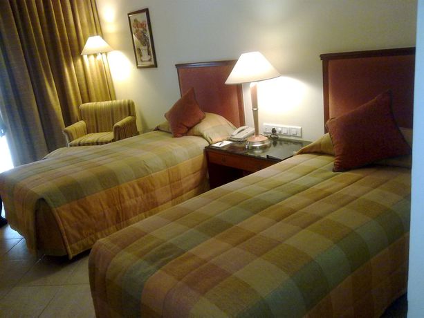 Imagen del bar/restaurante del Hotel Palm Meadows Club. Foto 4
