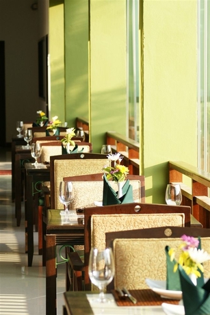 Imagen del bar/restaurante del Hotel Palm Paradise Resort. Foto 3