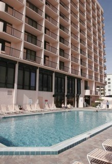 Imagen de la piscina del Hotel Palm Plaza Oceanfront Resort. Foto 3