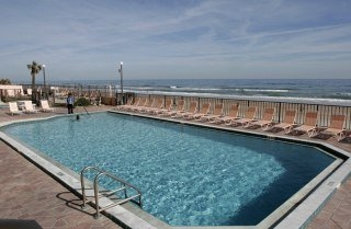 Imagen de la piscina del Hotel Palm Plaza Oceanfront Resort. Foto 4