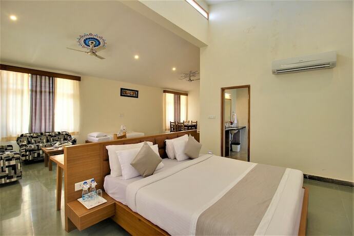 Imagen de la habitación del Hotel Palm Valley Svasti Resort. Foto 17