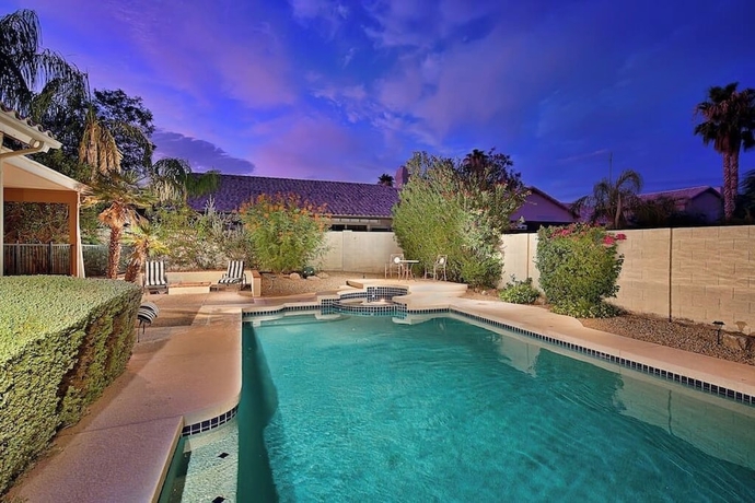 Imagen de la piscina del Hotel Palm View. Foto 16