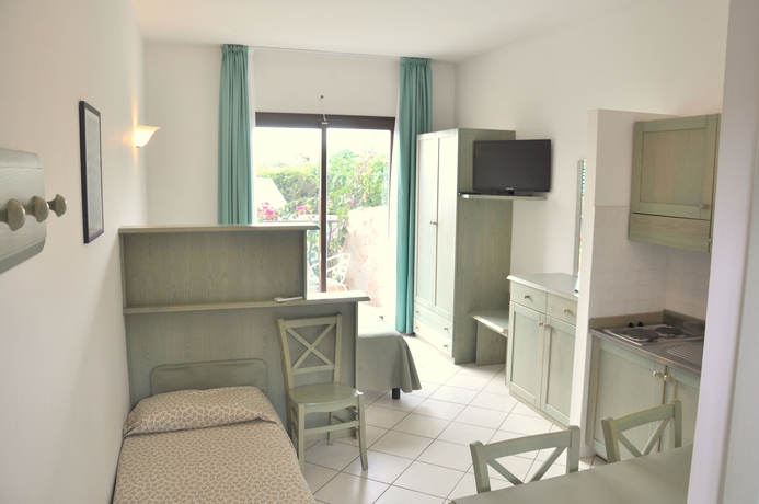 Imagen de la habitación del Hotel Palm Village. Foto 2