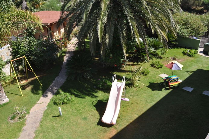 Imagen de los exteriores del Hotel Palm Village. Foto 5