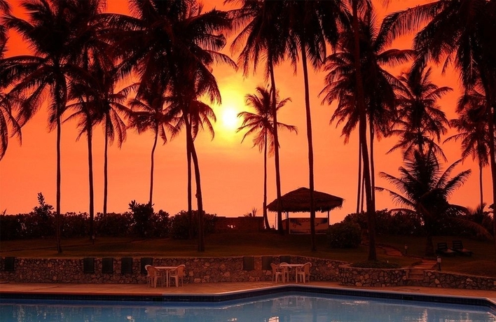 Imagen de la piscina del Hotel Palm Village, Wattala. Foto 9