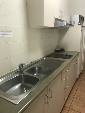 Imagen de la habitación del Hotel Palm Villas Resort. Foto 7