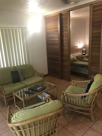 Imagen de la habitación del Hotel Palm Villas Resort. Foto 8