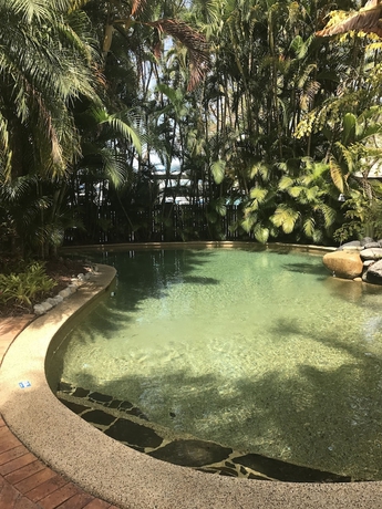 Imagen de la piscina del Hotel Palm Villas Resort. Foto 19