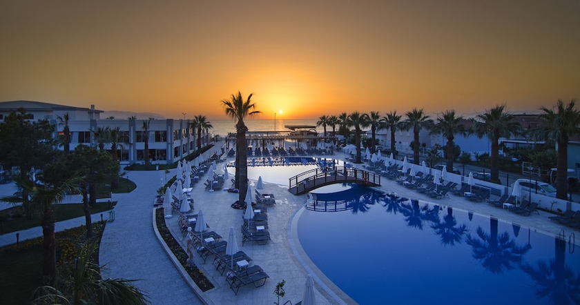 Imagen de la piscina del Hotel Palm Wings Beach Resort and Spa Kusadasi- All Inclusive. Foto 16