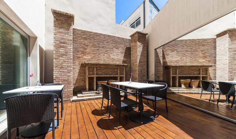 Imagen de los exteriores del Hotel Palma Avenidas. Foto 11