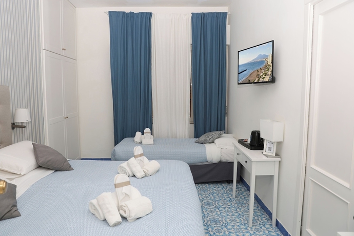 Imagen de la habitación del Hotel Palma, Castellammare di Stabia. Foto 4