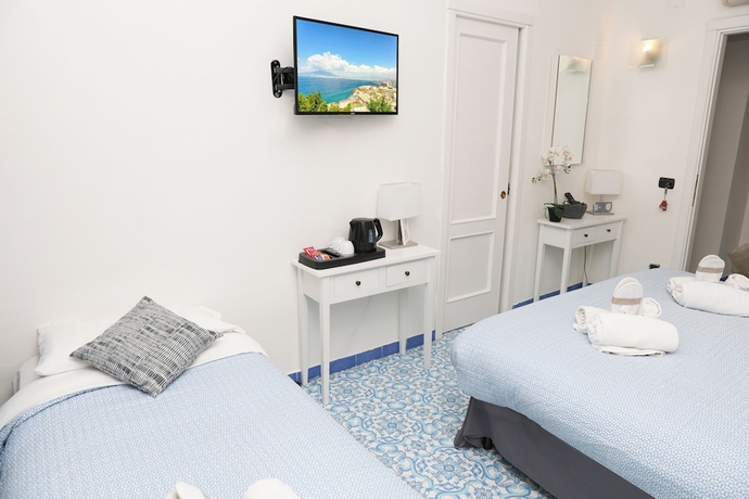Imagen de la habitación del Hotel Palma, Castellammare di Stabia. Foto 5