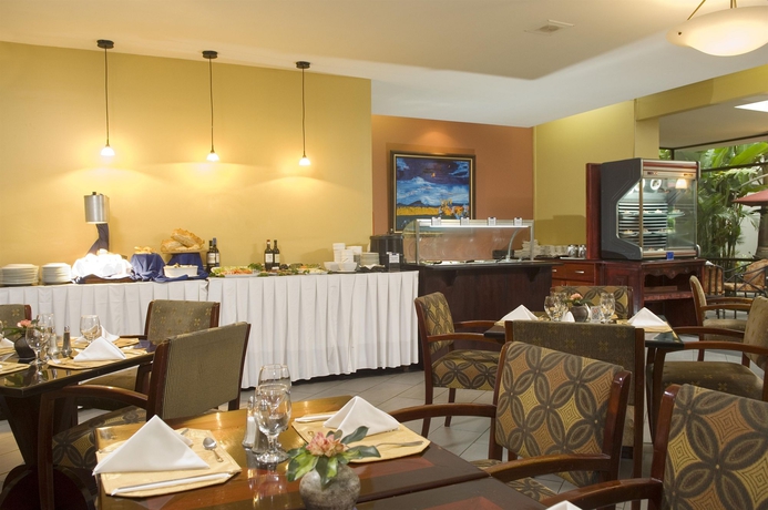 Imagen del bar/restaurante del Hotel Palma Real. Foto 6