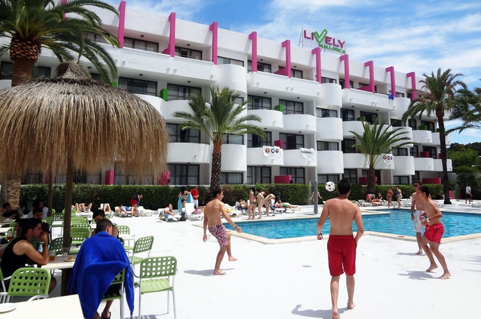 Imagen de la piscina del Hotel Palmanova Beach Apartments by TRH. Foto 16