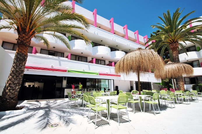 Imagen del bar/restaurante del Hotel Palmanova Beach Apartments by TRH. Foto 3