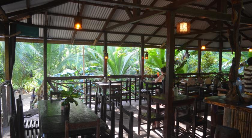 Imagen del bar/restaurante del Hotel Palmar Beach Lodge. Foto 6
