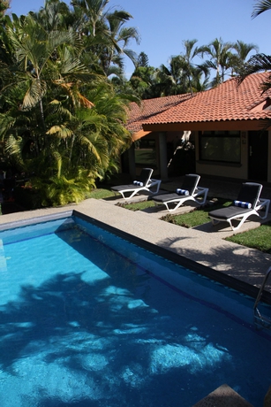 Imagen de la piscina del Hotel Palmareca Inn-suites-studios. Foto 10