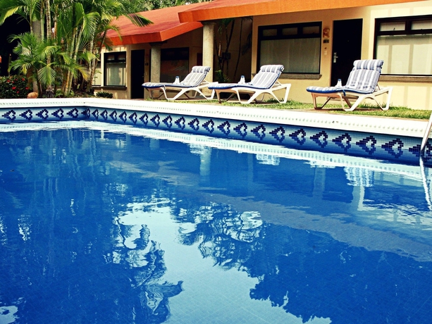 Imagen de la piscina del Hotel Palmareca Inn-suites-studios. Foto 11