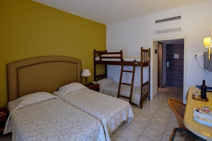 Imagen de la habitación del Hotel Palmariva Beach. Foto 13