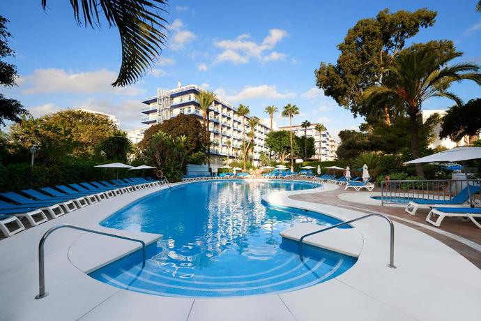 Imagen de la piscina del Hotel Palmasol, Benalm&aacute;dena. Foto 28
