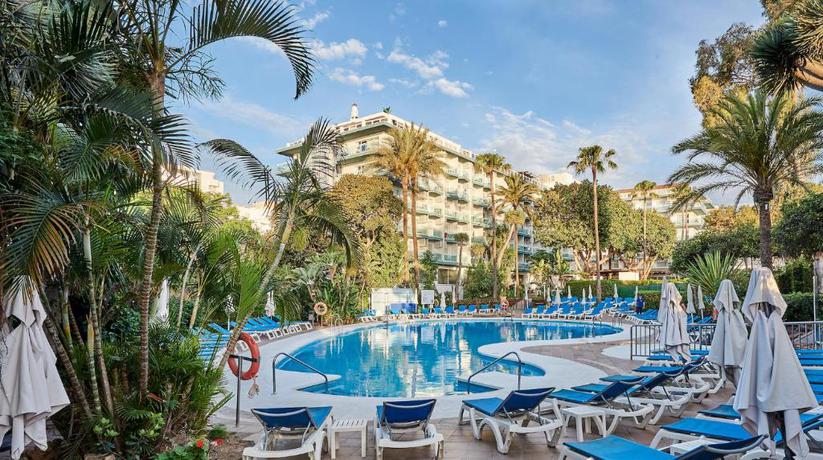 Imagen de la piscina del Hotel Palmasol, Benalm&aacute;dena. Foto 29