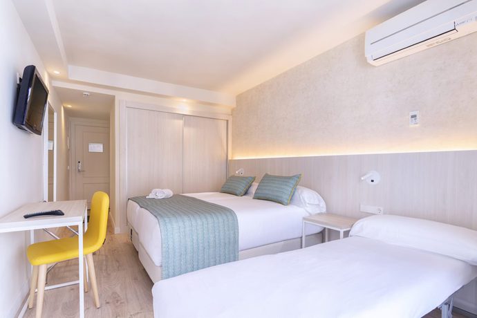 Imagen de la habitación del Hotel Palmasol, Benalm&aacute;dena. Foto 6