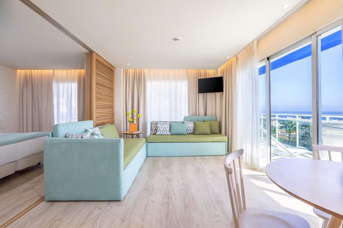 Imagen de la habitación del Hotel Palmasol. Foto 9