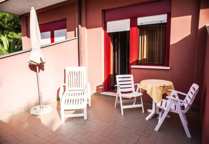 Imagen de los exteriores del Hotel Palme. Foto 12