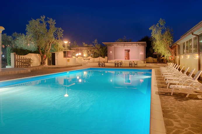 Imagen de la piscina del Hotel Palme Gemelle. Foto 16