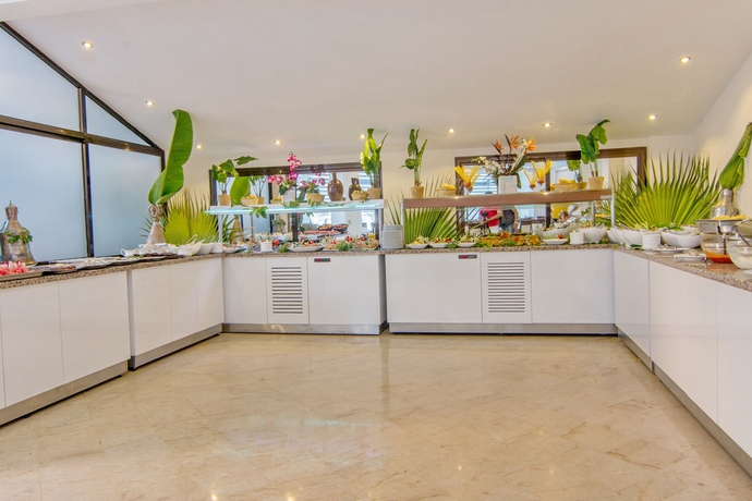 Imagen del bar/restaurante del Hotel Palmea. Foto 2