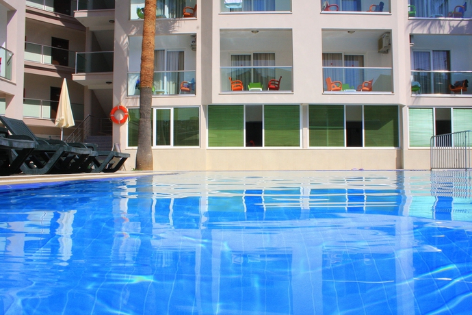 Imagen de la piscina del Hotel Palmea. Foto 11