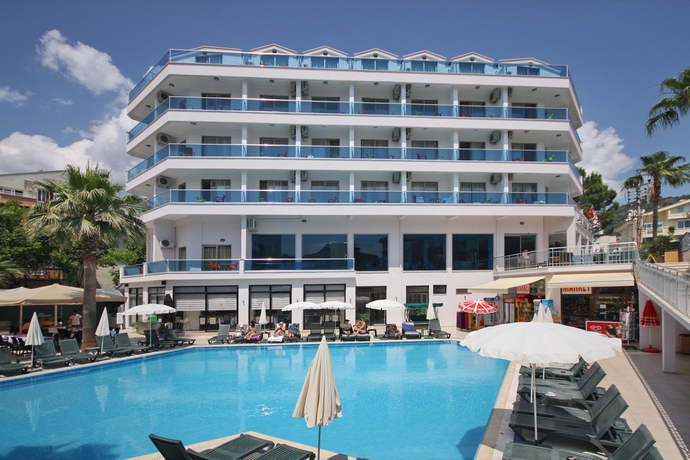 Imagen de la piscina del Hotel Palmea. Foto 14