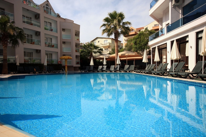 Imagen de la piscina del Hotel Palmea. Foto 15