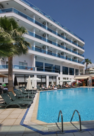 Imagen de la piscina del Hotel Palmea. Foto 16