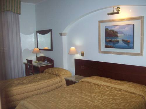 Imagen de la habitación del Hotel Palmed. Foto 7