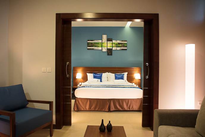 Imagen de la habitación del Hotel Palmeiras Suite. Foto 12