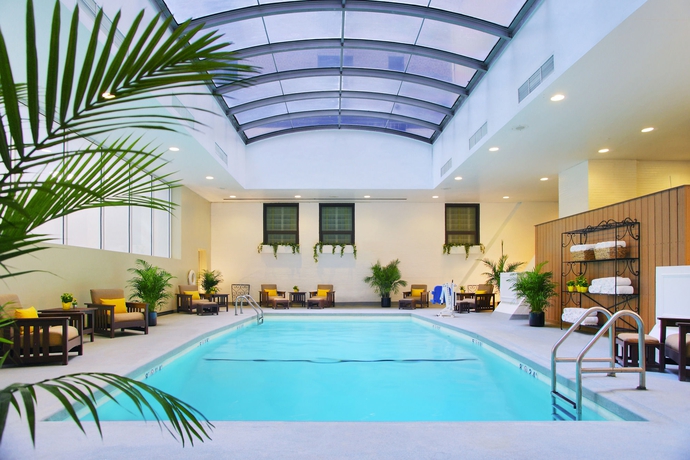 Imagen de la piscina del Hotel Palmer House A Hilton. Foto 16