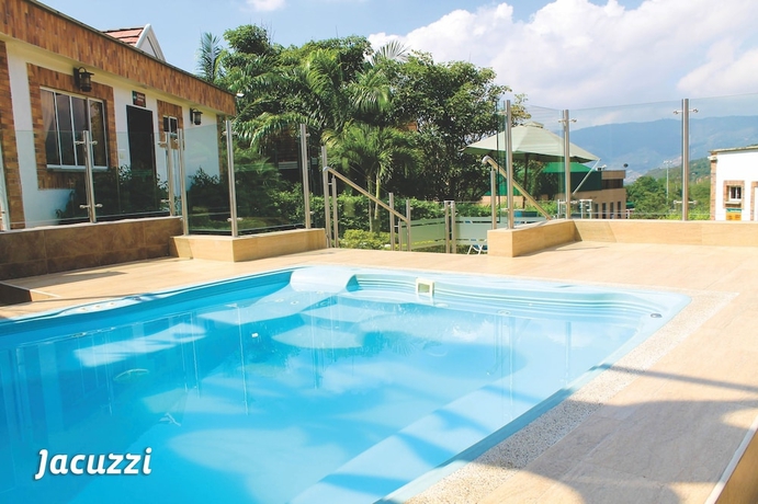 Imagen de la piscina del Hotel Palmera Real. Foto 18