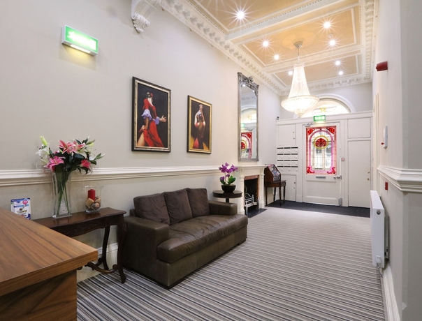 Imagen de los interiores del Hotel Palmerston Suites. Foto 18