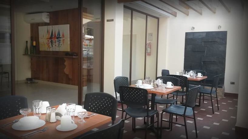 Imagen del bar/restaurante del Hotel Palmira Inn. Foto 5