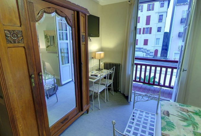 Imagen de la habitación del Hotel Palmito, Biarritz. Foto 10