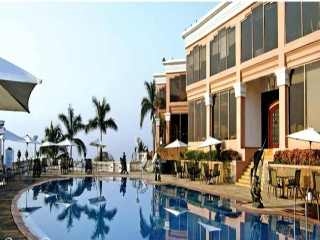 Imagen de la piscina del Hotel Palms. Foto 3
