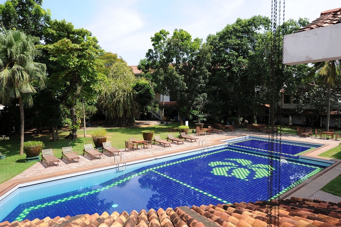 Imagen de la piscina del Hotel Palms, Mount Lavinia. Foto 9