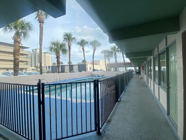 Imagen general del Hotel Palms by the Beach Motel. Foto 2