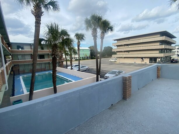 Imagen general del Hotel Palms by the Beach Motel. Foto 3
