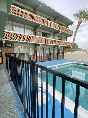 Imagen general del Hotel Palms by the Beach Motel. Foto 5